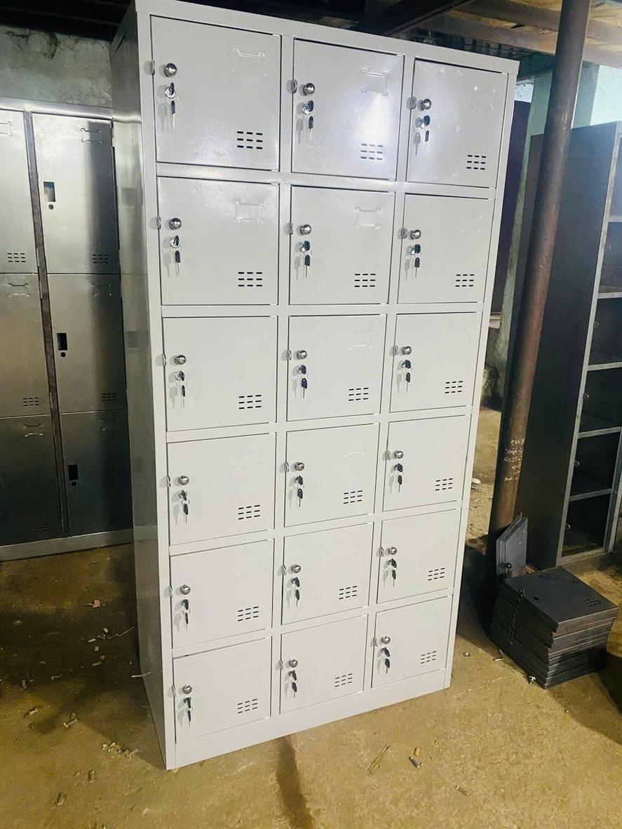 Tủ locker 18 ngăn 3 khoang 18C3KLR