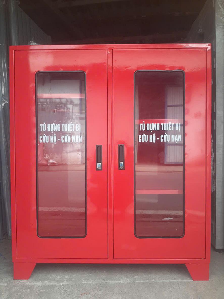 Tủ PCCC 2 cánh mở màu đỏ — nhận diện nhanh, lưu trữ an toàn thiết bị PCCC.