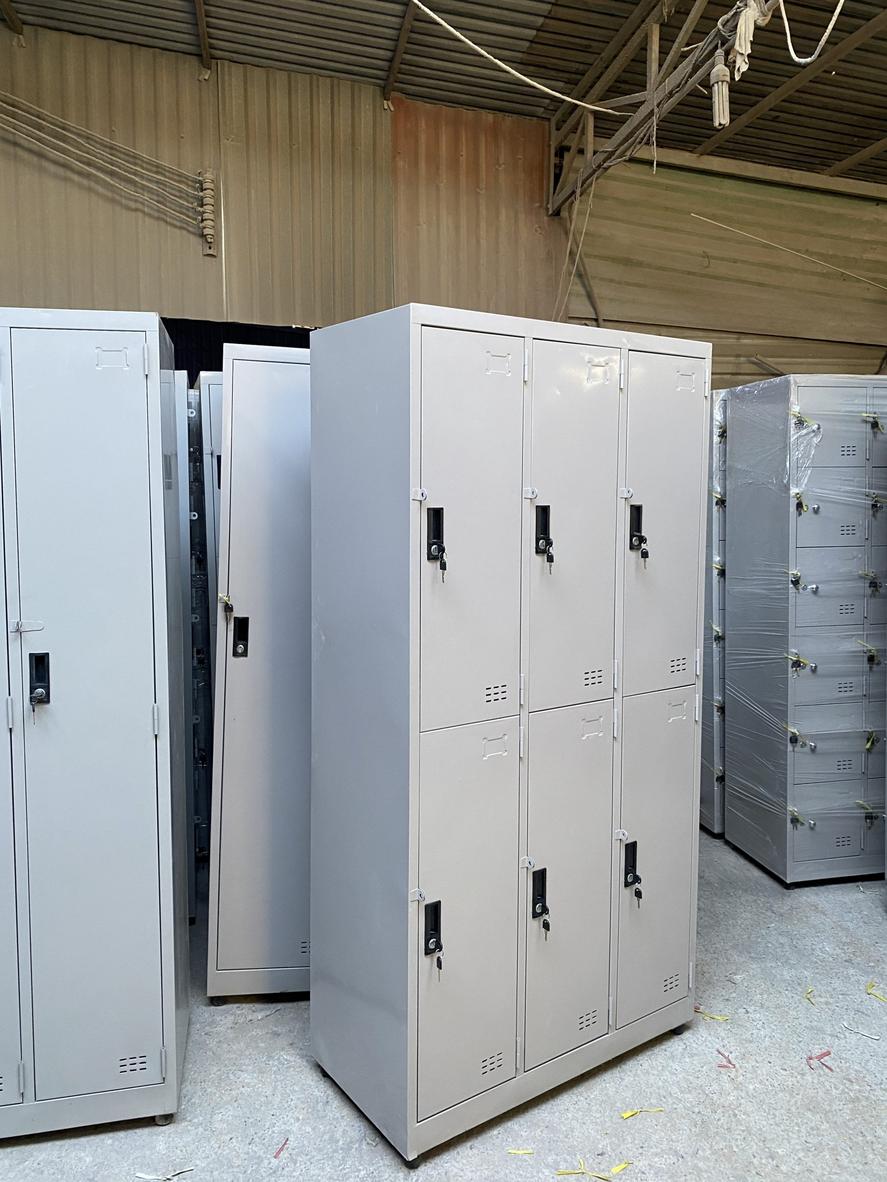 Cận cảnh sắt tole và lớp sơn tĩnh điện chống gỉ, dễ vệ sinh.