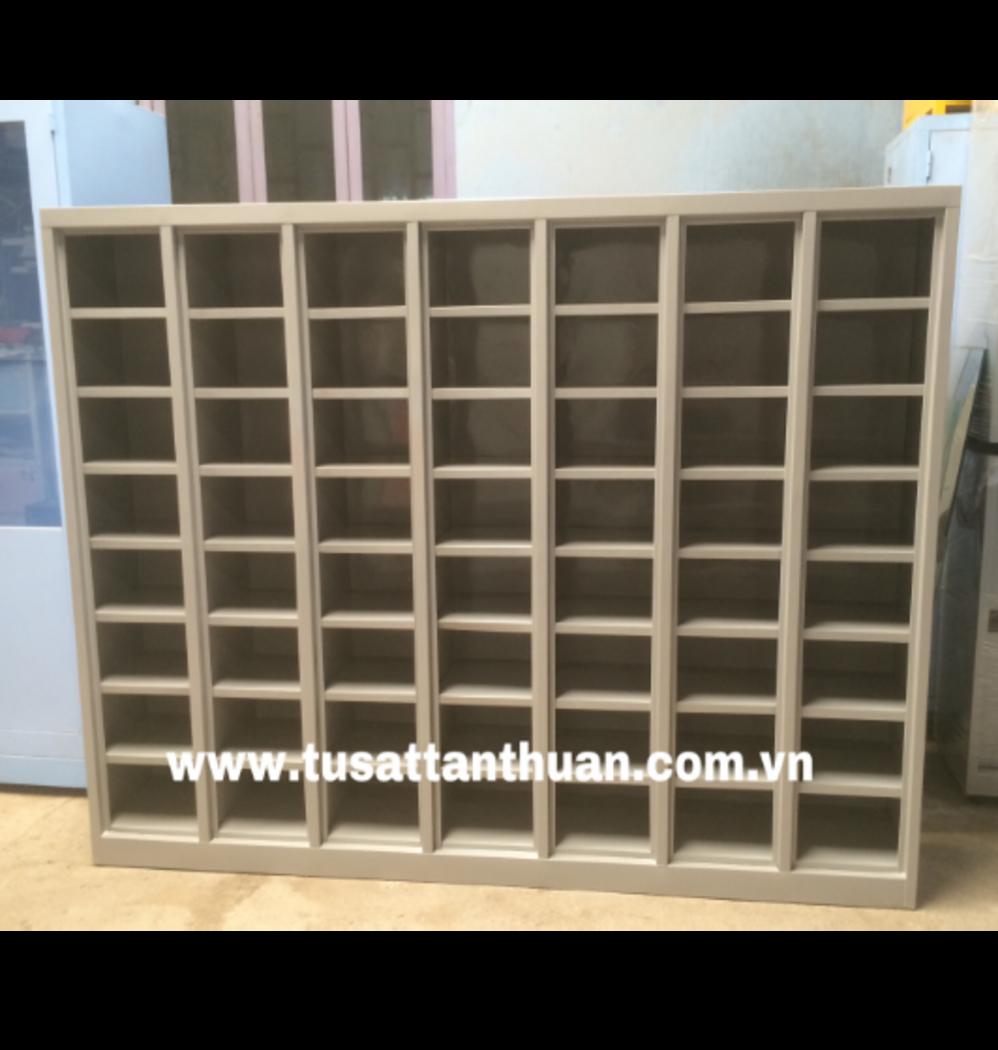 Bề mặt tole sơn tĩnh điện của kệ, thể hiện độ bền và khả năng chống gỉ