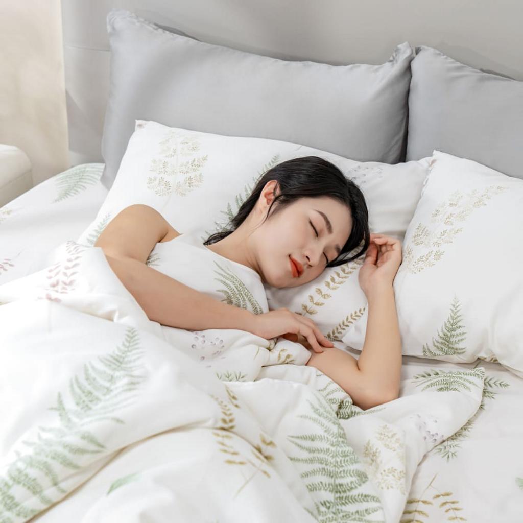 55% Tencel: thoáng mát và hút ẩm — lý tưởng cho khí hậu Việt Nam.