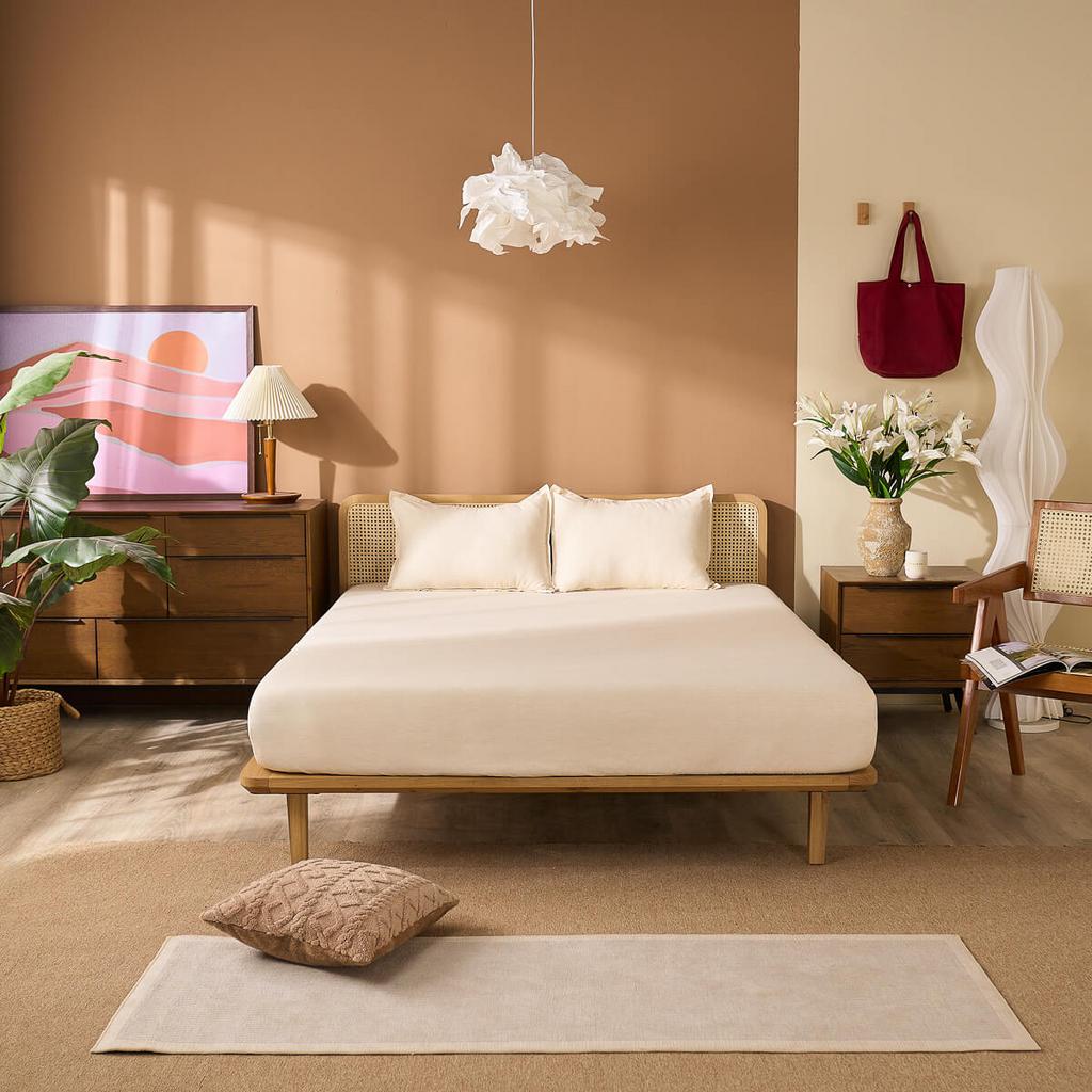 Cận cảnh sợi vải: mềm mại, bề mặt mịn như lụa.