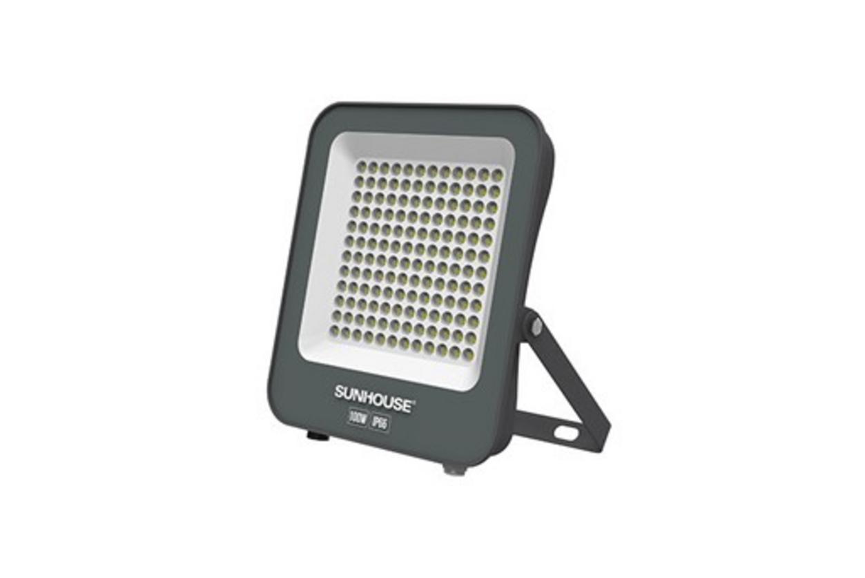 Ánh sáng trắng 6.500K, 10.000 Lm — rõ nét, phân bố đều.