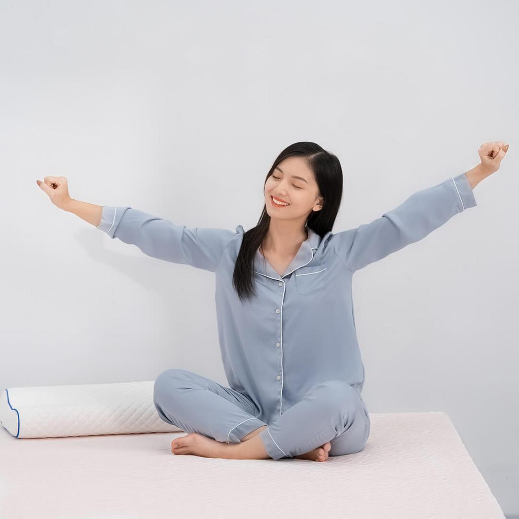 Áo vải gấm thun trắng kem — sang trọng, dễ vệ sinh.