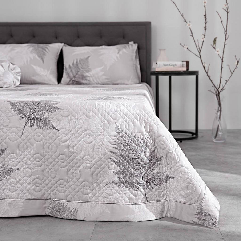 Bộ 5 chi tiết: đầy đủ vỏ gối, vỏ chăn và ga phủ.