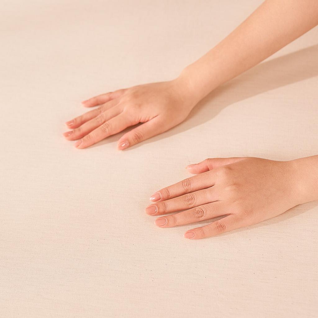 Hero image: Bộ ga chun Amando Dream trải trên giường, góc chụp cho thấy vải mềm và ga chun ôm sát nệm.