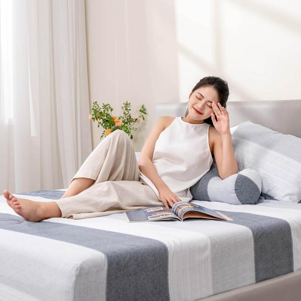 Hero image: Bộ ga chun Tencel Amando Celia TP004 trên giường, thể hiện độ mịn và fit ôm nệm.