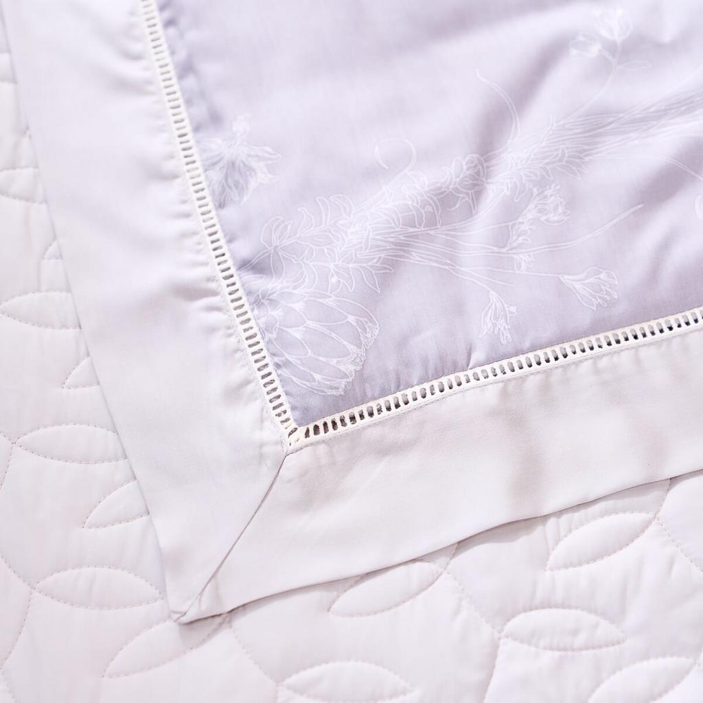 Hướng dẫn giặt nhanh: máy lạnh, chu trình nhẹ, tránh tẩy.