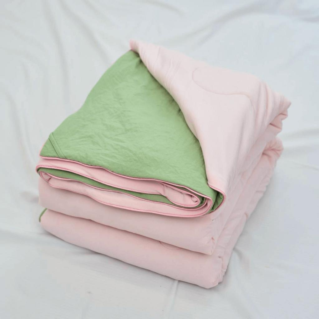 Chăn chần Goodnight Milky Fiber trải giường — mềm mại, sang trọng và thân thiện gia đình.