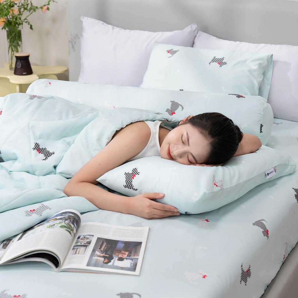 Cận cảnh sợi pha Tencel — mịn, sáng và thoáng khí.