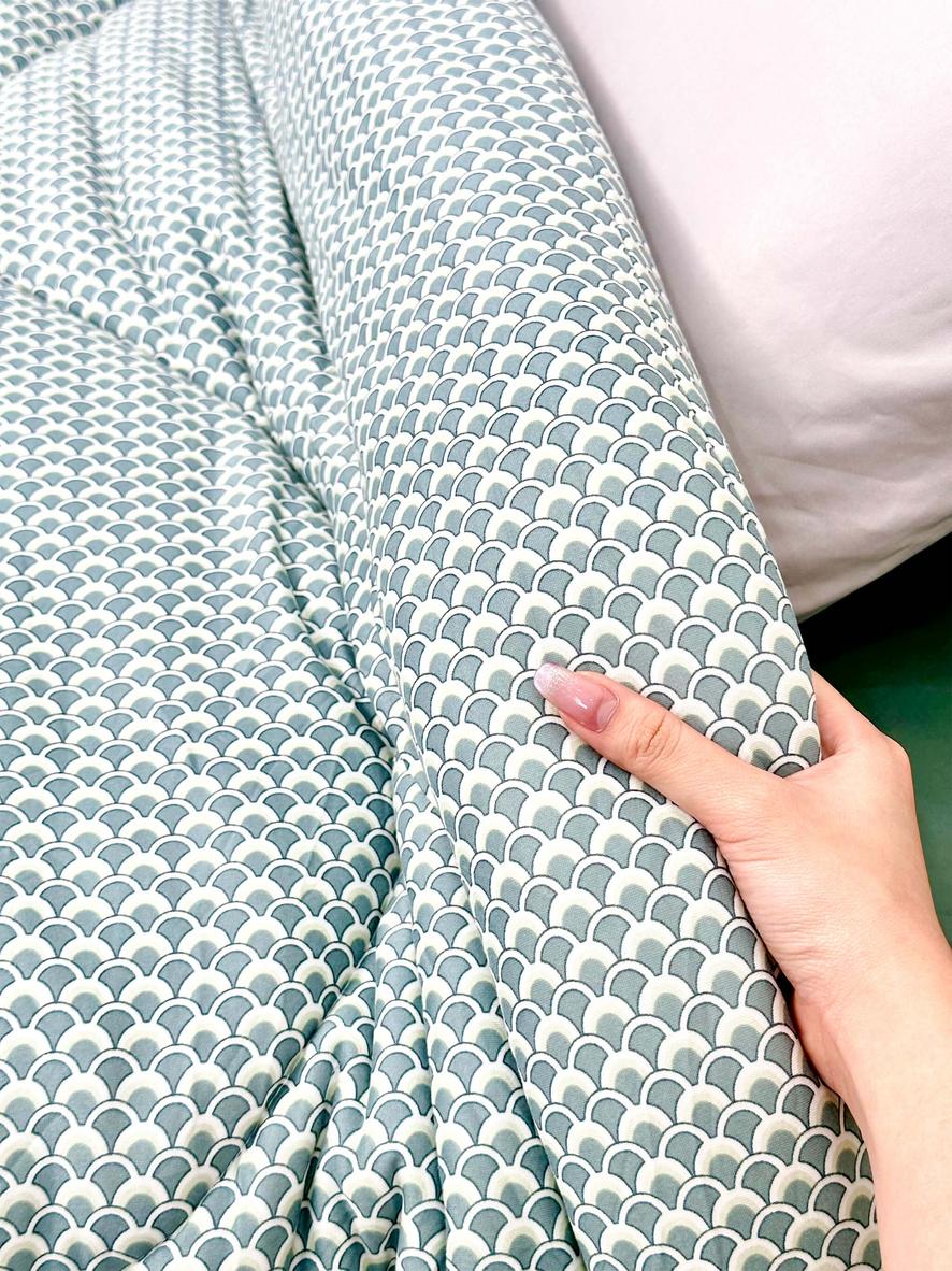 Cấu trúc 3D giữ hơi ấm — ấm lâu mà không làm nặng chăn.