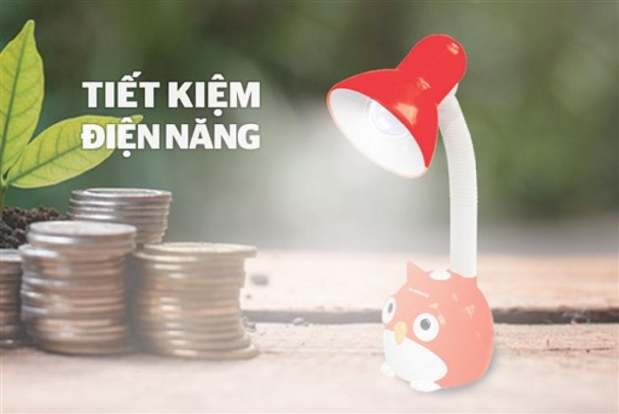 Đầu đèn xoay 360° — chỉnh dễ, chiếu chính xác.