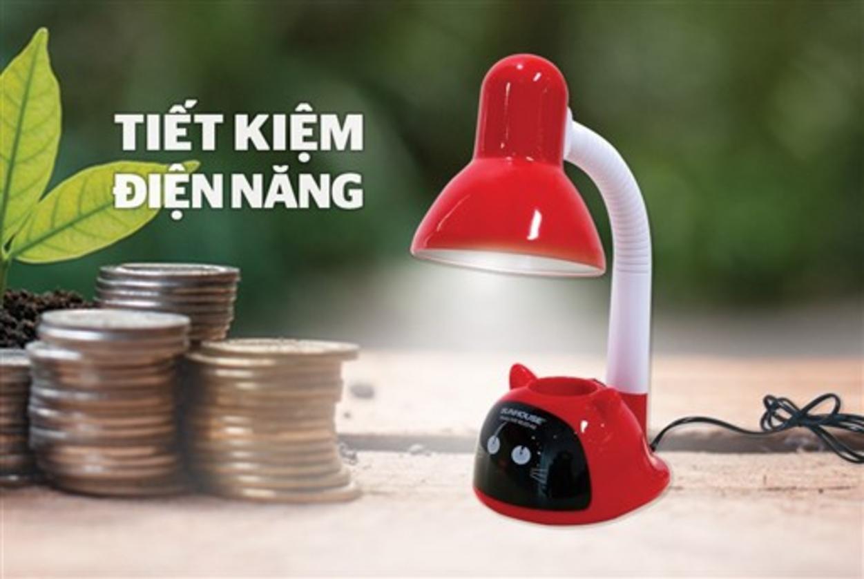 Đui E27 sứ chịu nhiệt + bóng LED vàng kèm theo — an toàn và tiết kiệm.