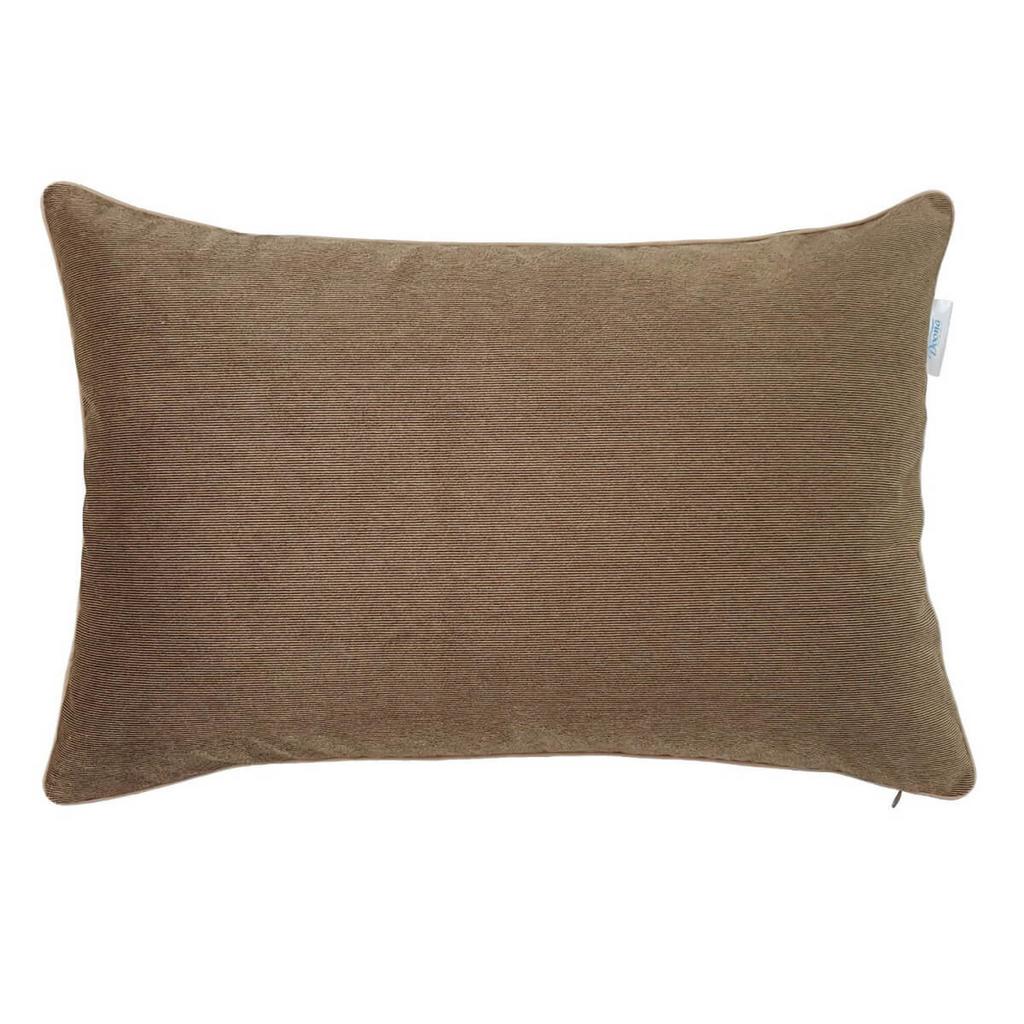 Ruột Polyester phồng vừa, trả form tốt — êm ái và ôm cổ vai.