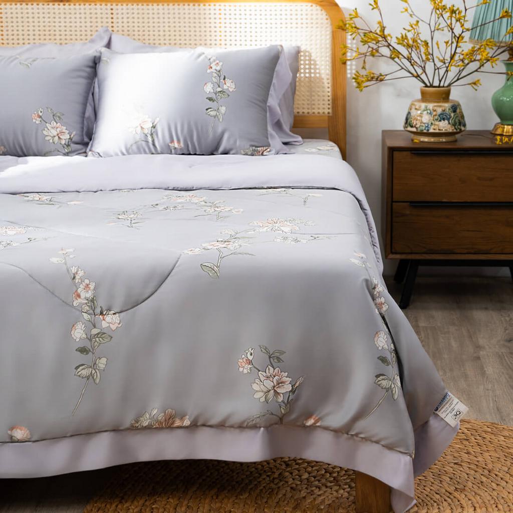 100% Tencel (lyocell) — mát và hút ẩm nhanh, nguồn gốc từ bột gỗ.