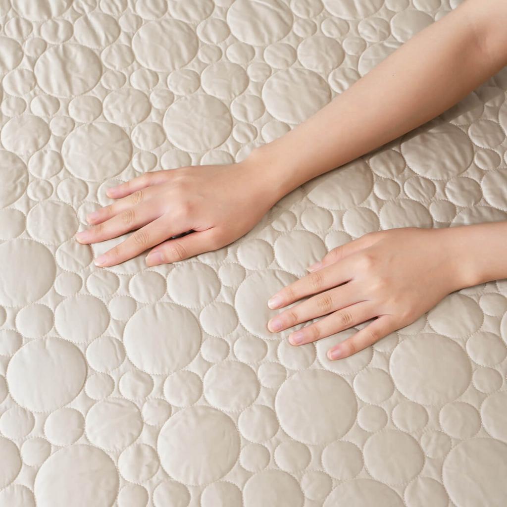 Phù hợp khí hậu nóng ẩm Việt Nam: thoáng mát và hút ẩm.