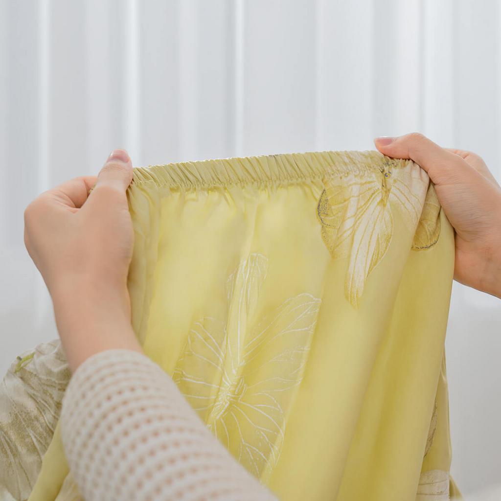 Hướng dẫn giặt máy nhẹ và phơi nơi râm mát để bảo quản.