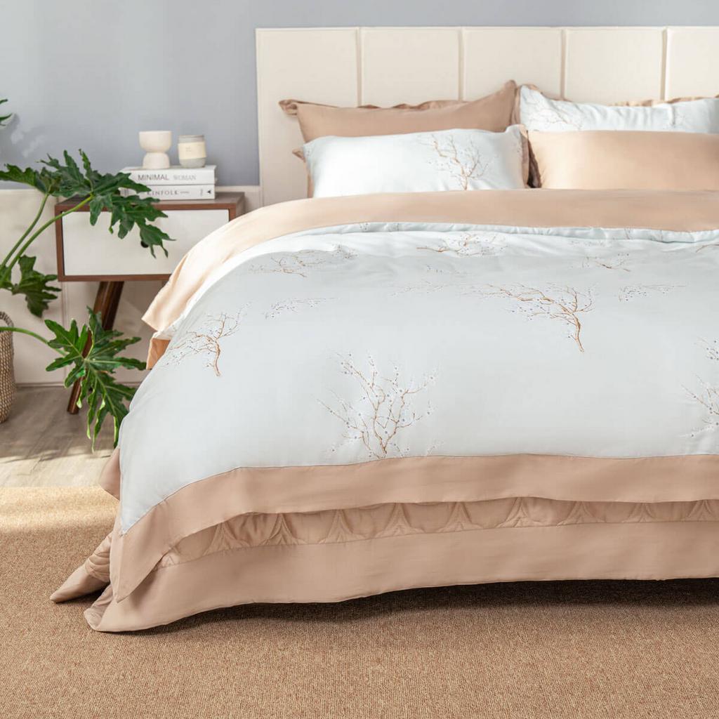 Thiết kế họa tiết tinh tế của bộ chăn ga.