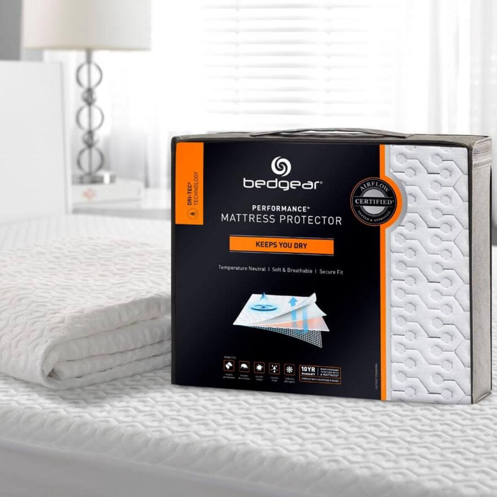 Dri‑Tec hút ẩm nhanh — giữ bề mặt ga luôn khô ráo cho giấc ngủ thoải mái.