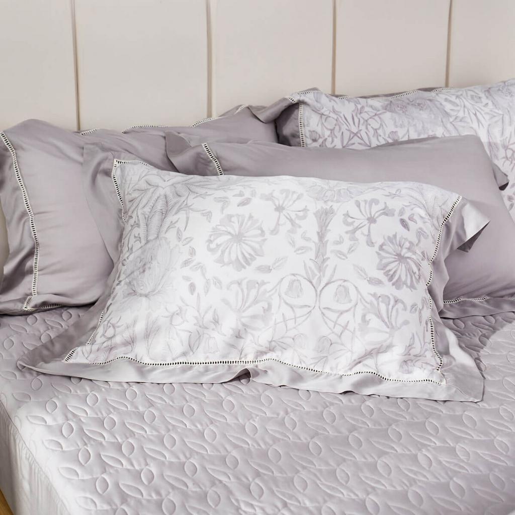 Kết cấu vải 133x72 sợi/inch — mịn màng và chắc chắn.