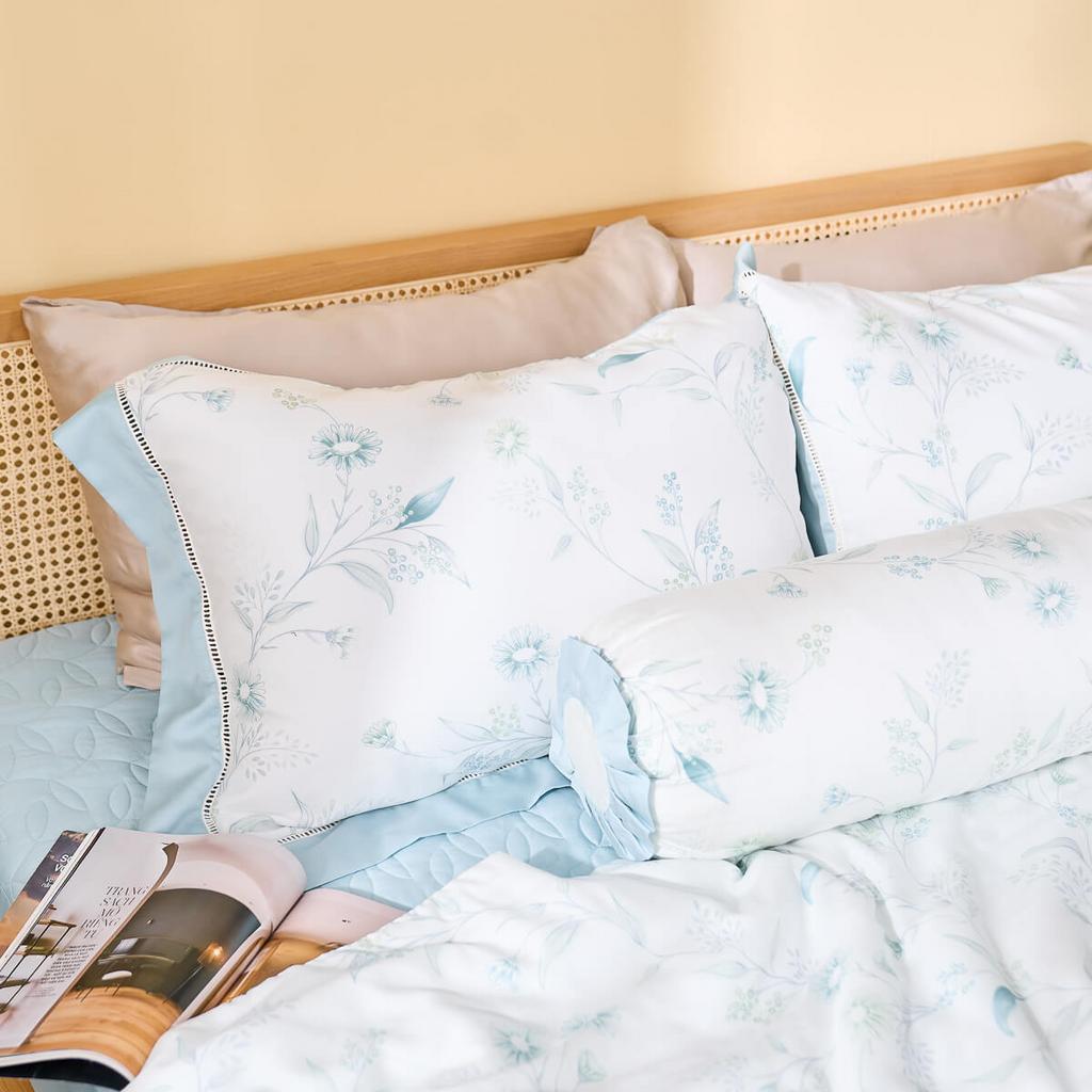 Kết cấu dệt mật độ cao (133x72) cho bề mặt mịn và bền màu.