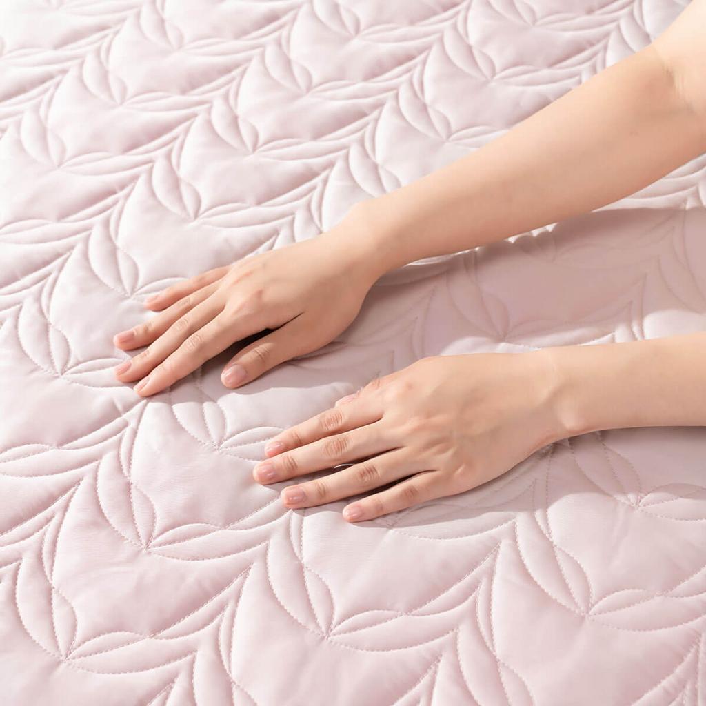 Kết cấu dệt 133x72 — bề mặt mịn, cảm giác cao cấp và bền.