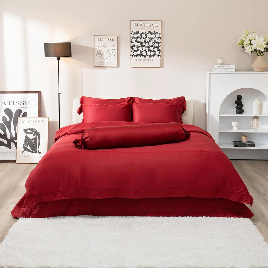 Màu đỏ tạo không gian ấm cúng, hợp phong thủy cho cặp đôi.