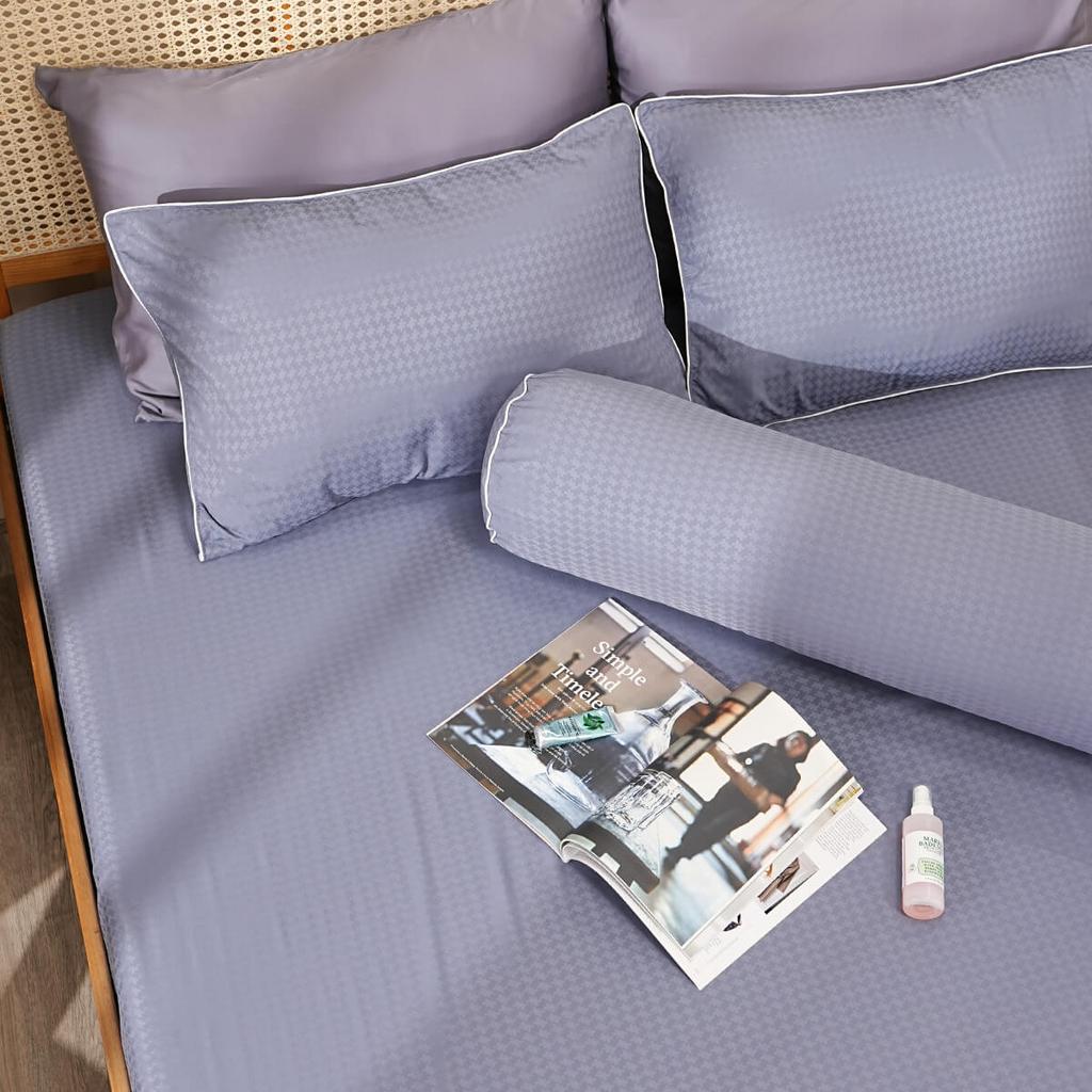 Màu xanh dương đơn sắc — dễ phối đồ nội thất, tạo cảm giác thư giãn.