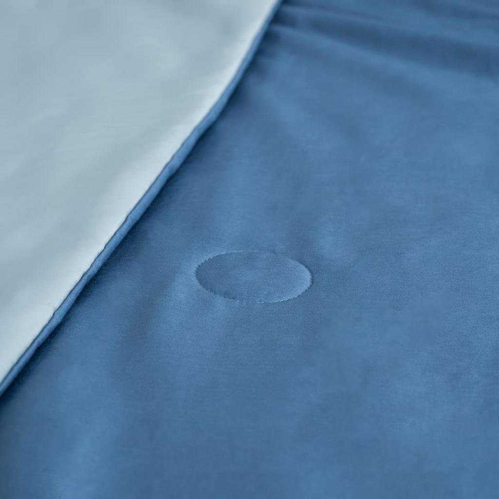 Lót Microfiber — nhẹ, ấm và thoáng.