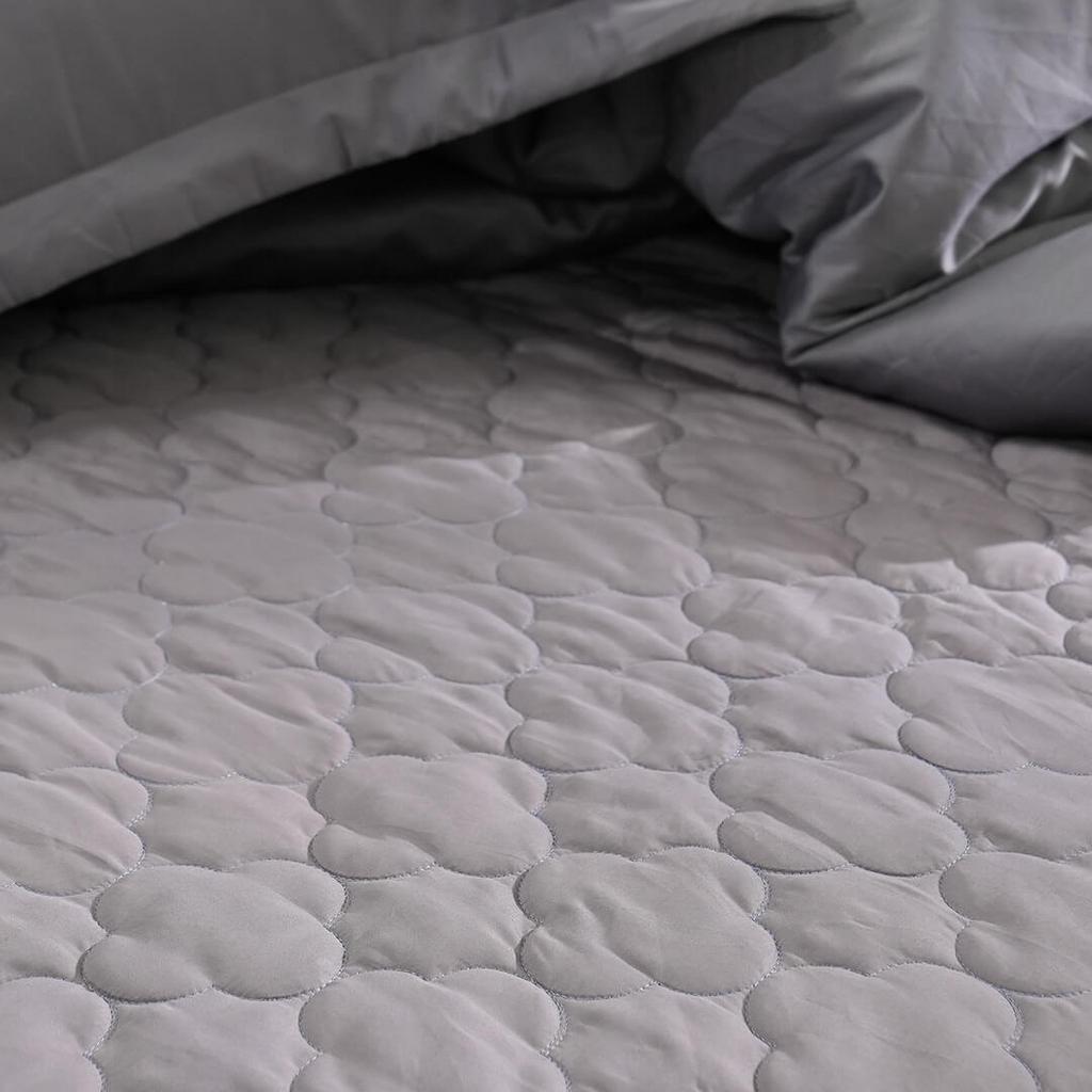 Ruột chăn sợi bông tự nhiên — giữ ấm, thông thoáng, nhẹ nhàng.