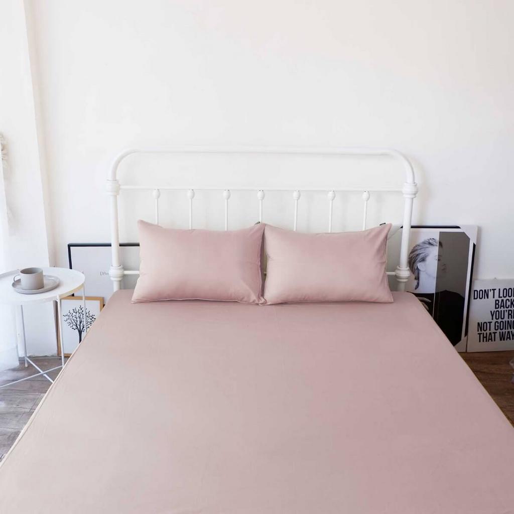 Hero image: Ga chun Tencel Amando Confident đơn sắc trải trên giường — khoe độ mềm mịn và tông màu dễ phối.