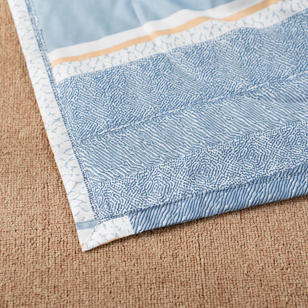 Dễ giặt và khô nhanh — lý tưởng cho cuộc sống bận rộn.