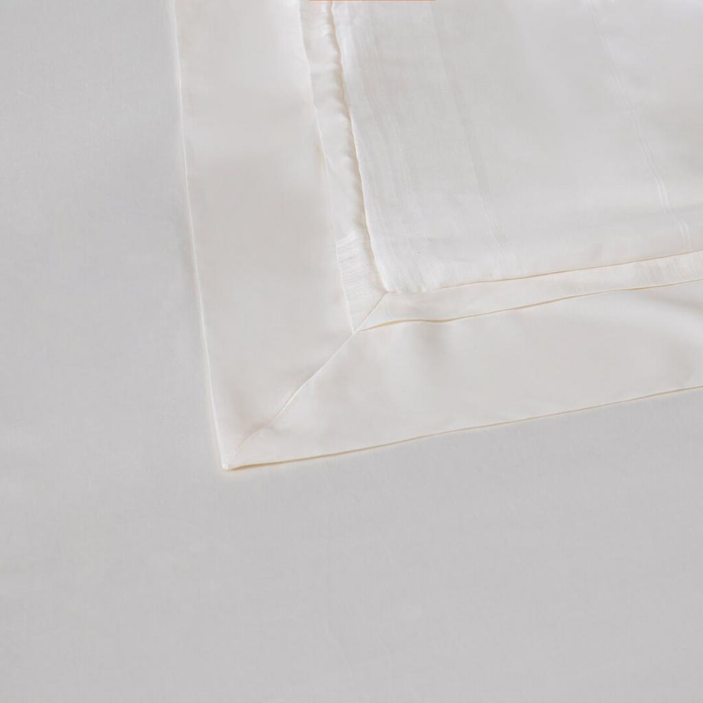 Jacquard giúp giữ form, kèm hướng dẫn giặt nhẹ để tăng tuổi thọ sản phẩm.