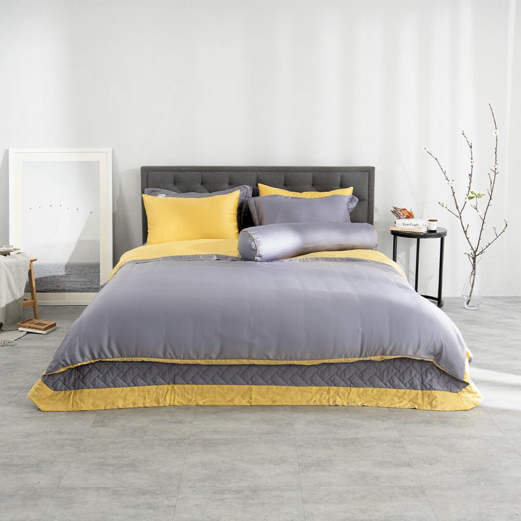 Bộ chăn ga phủ Amando Confident 7 chi tiết màu ghi xám — mềm mại, sang trọng và dễ phối nội thất.