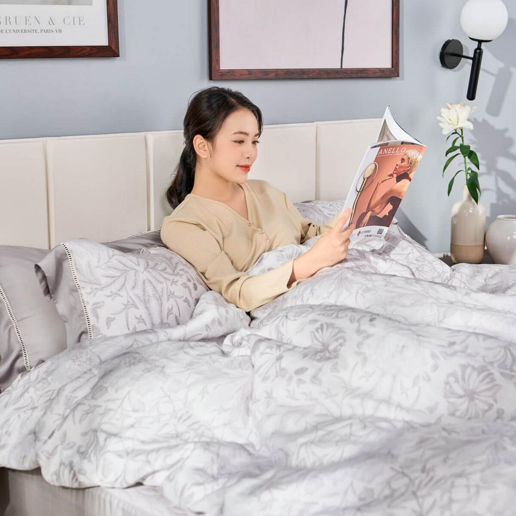 Bộ chăn ga Amando Jamila LC004 - giao diện tổng quan: sợi gỗ Lyocell mịn màng và thiết kế chun chần ôm nệm.