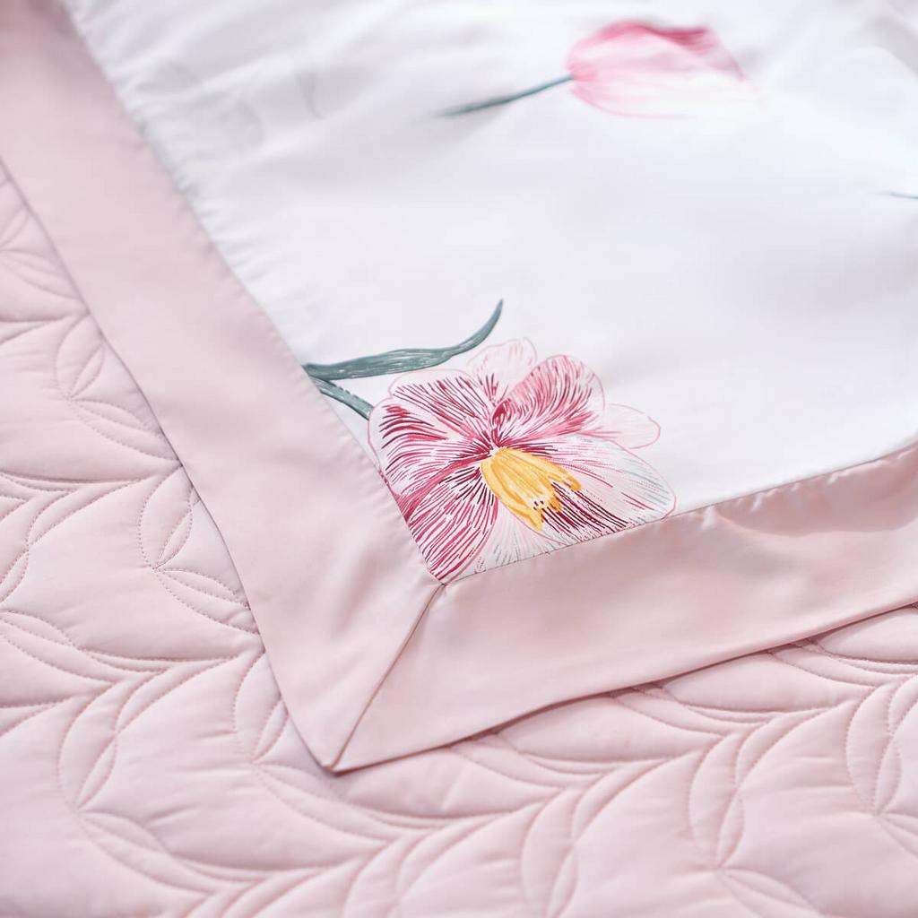 Bộ chăn ga Amando Jamila LC008 — Lyocell mát mịn, thiết kế tông trung tính dễ phối.