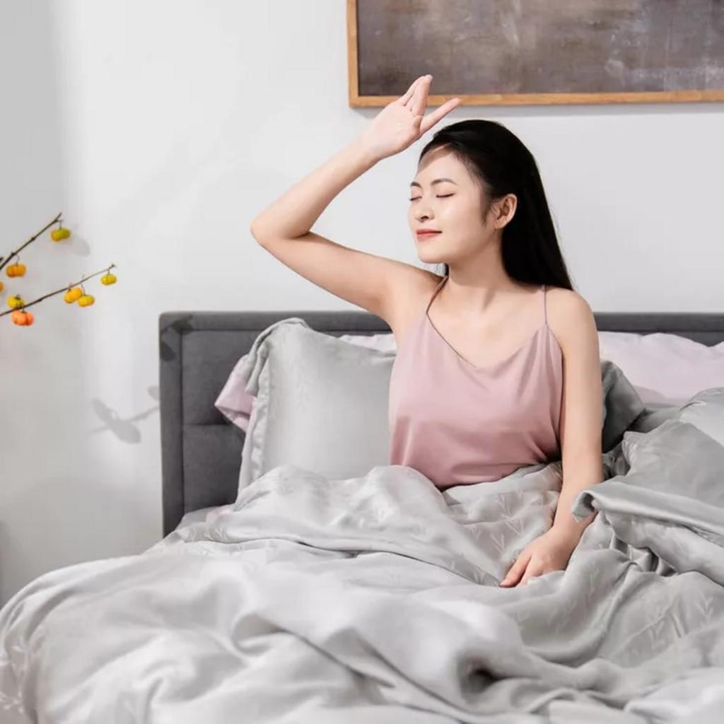 Bộ chăn ga Amando Lagom 5 chi tiết màu xám — mát, mềm và sang trọng.