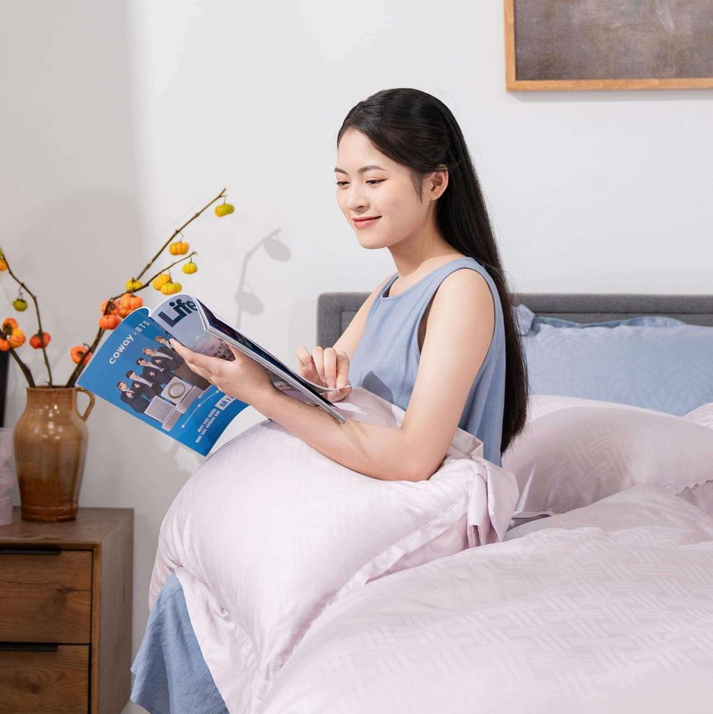 Bộ Amando Lagom Tím trong phòng ngủ hiện đại — mềm mại và thoáng khí.