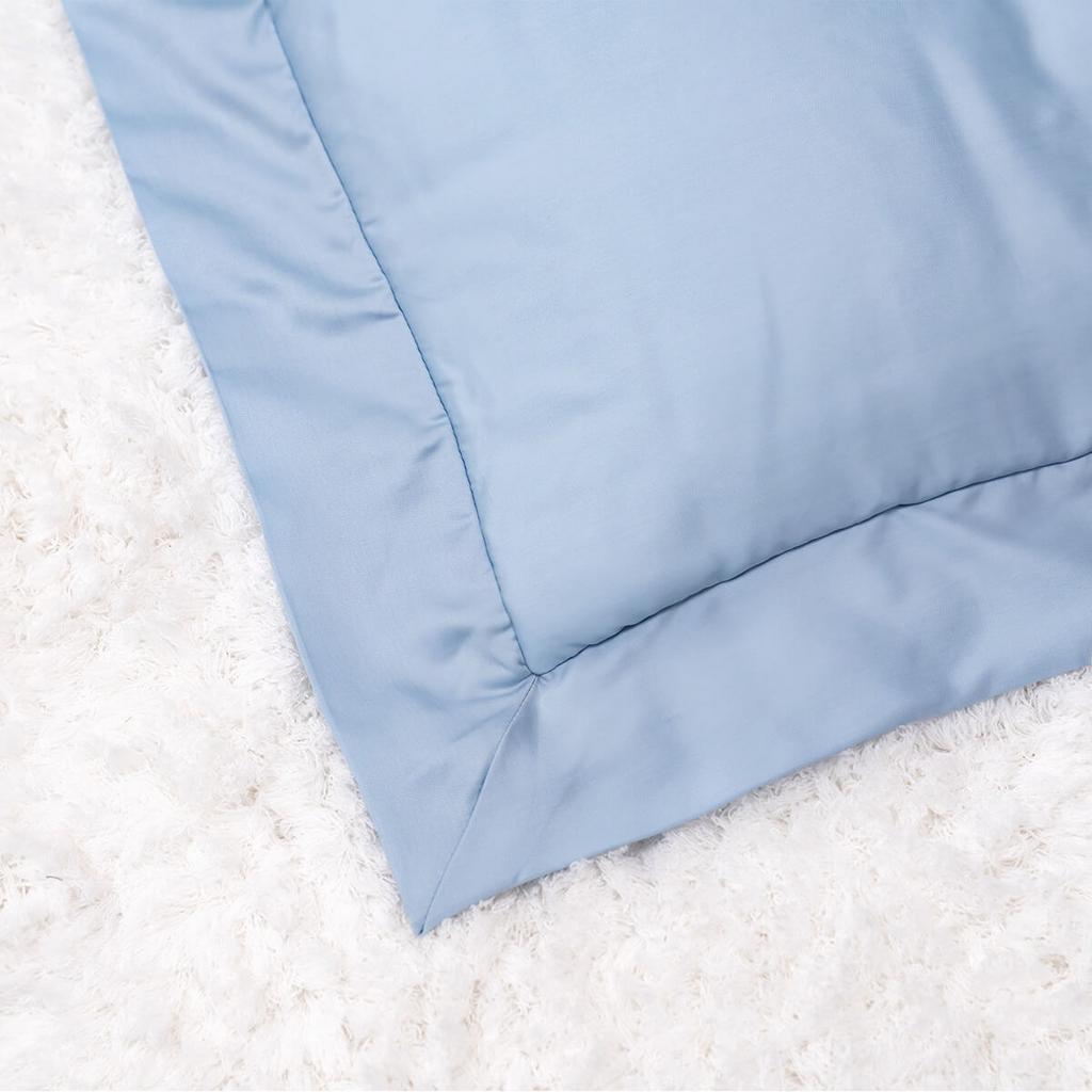 Bộ chăn ga Amando Soulmate 7 chi tiết màu Xanh - Lụa Tencel mịn, tông xanh thư giãn cho phòng ngủ hiện đại.