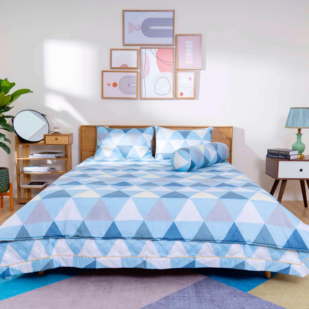 Bộ chăn ga phủ cotton Amando Dream 5 chi tiết - mềm mại, bền màu, hoàn thiện cho phòng ngủ hiện đại.