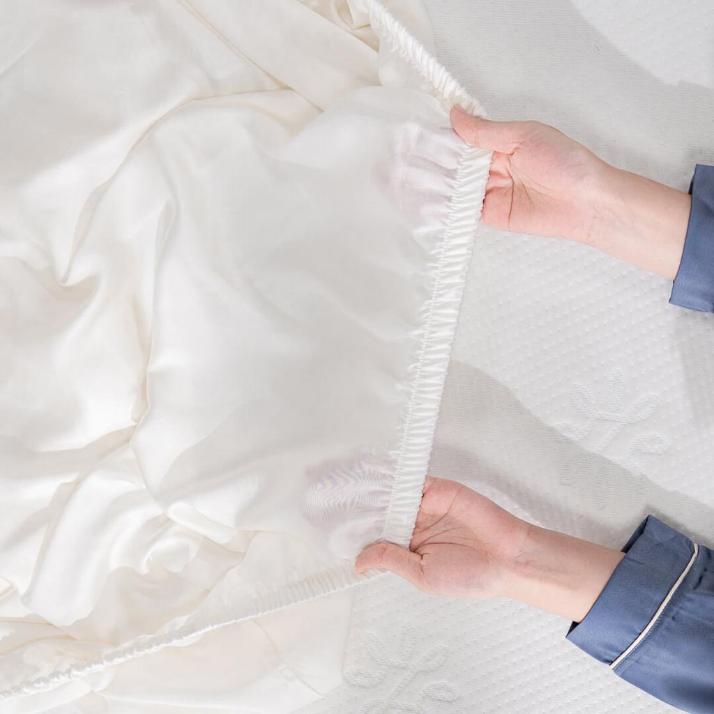 Bộ chăn ga lụa Tencel Amando Lagom 5 chi tiết màu kem/be — vẻ ngoài tinh tế phù hợp mọi không gian ngủ.