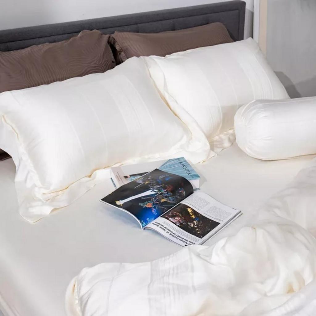 Bộ chăn ga lụa Tencel Amando Lagom 5 chi tiết màu kem/be — vẻ ngoài tinh tế phù hợp mọi không gian ngủ.