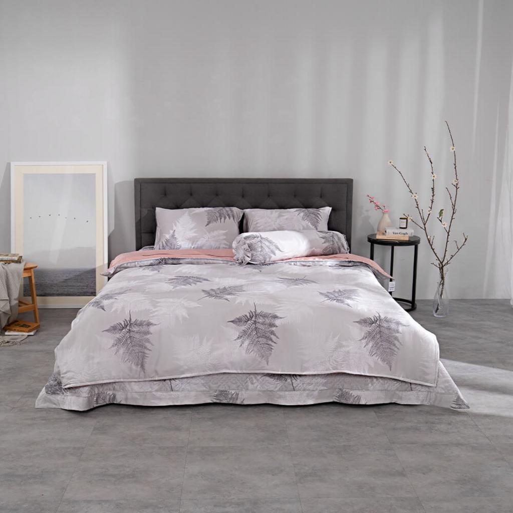Bộ chăn ga phủ Tencel Amando Confident TC63 — mát mẻ, mềm mịn và phù hợp nhiều kích thước nệm.