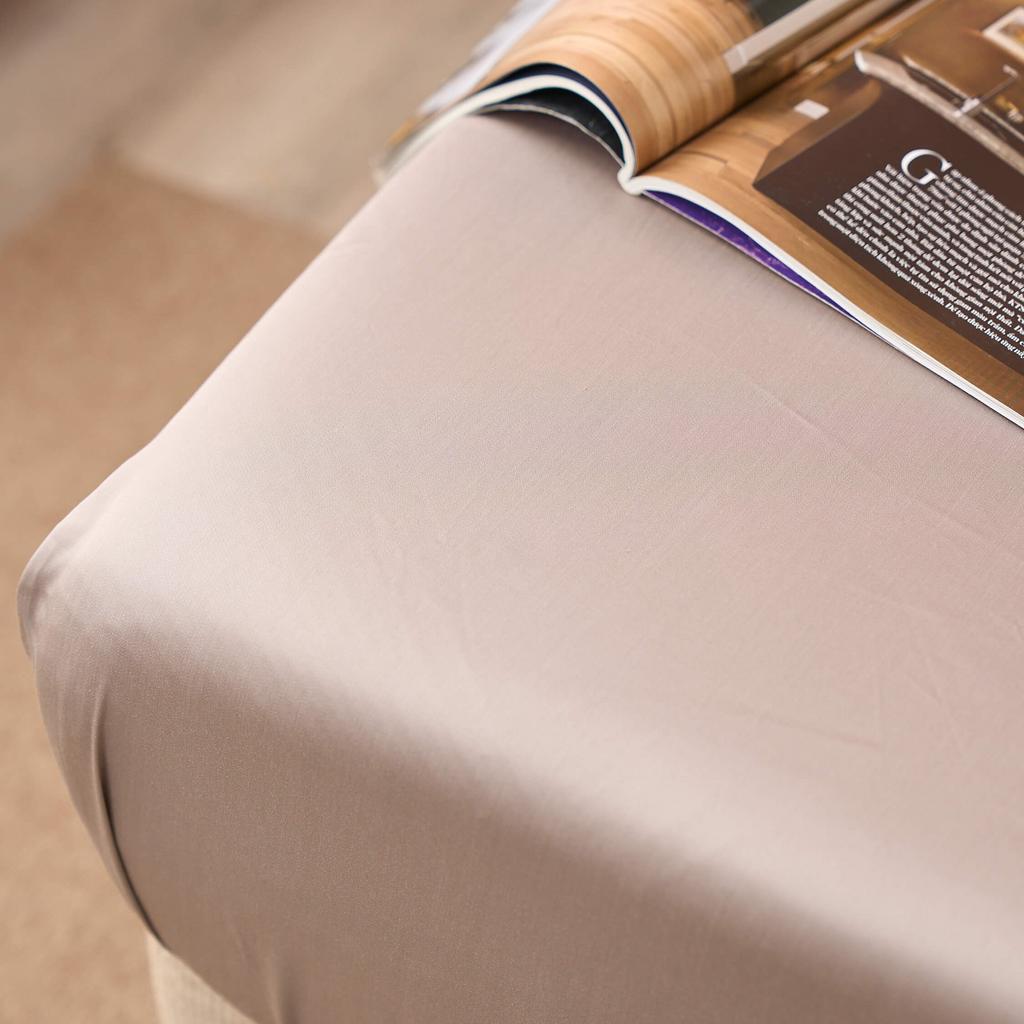 Hero image: Bộ ga chun Amando Wellness Tencel Luxe trên giường hiện đại, nhấn vào kết cấu và độ mượt.