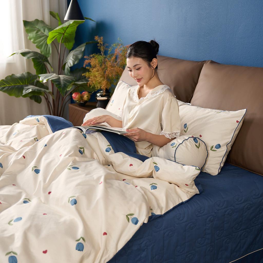 Bộ phủ Amando Comfort Cotton Select trên nệm 160x200 — vải cotton tự nhiên, thiết kế sang trọng.