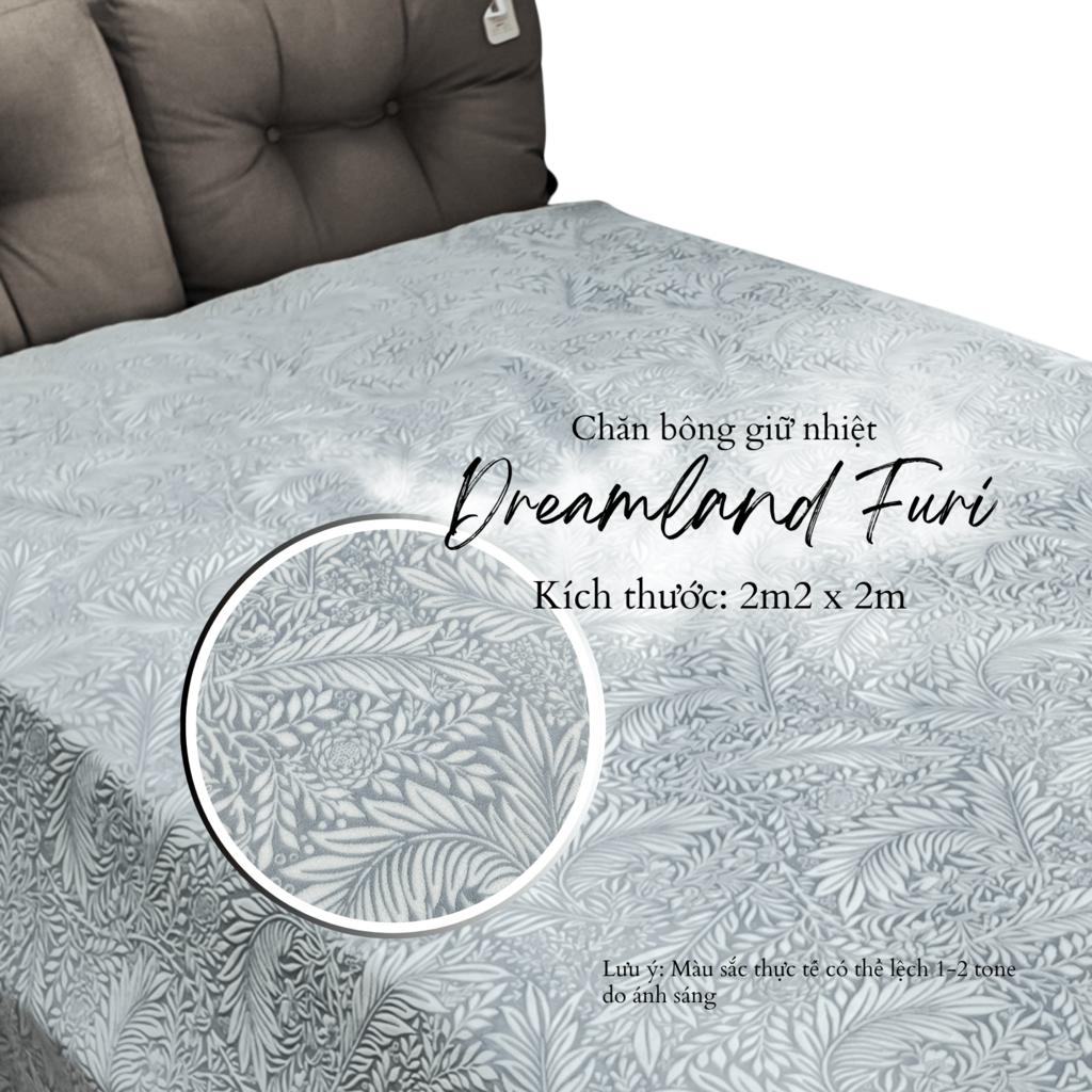 Chăn Dreamland Furi trải trên giường, nổi bật bề mặt nhung microfiber và họa tiết chìm.
