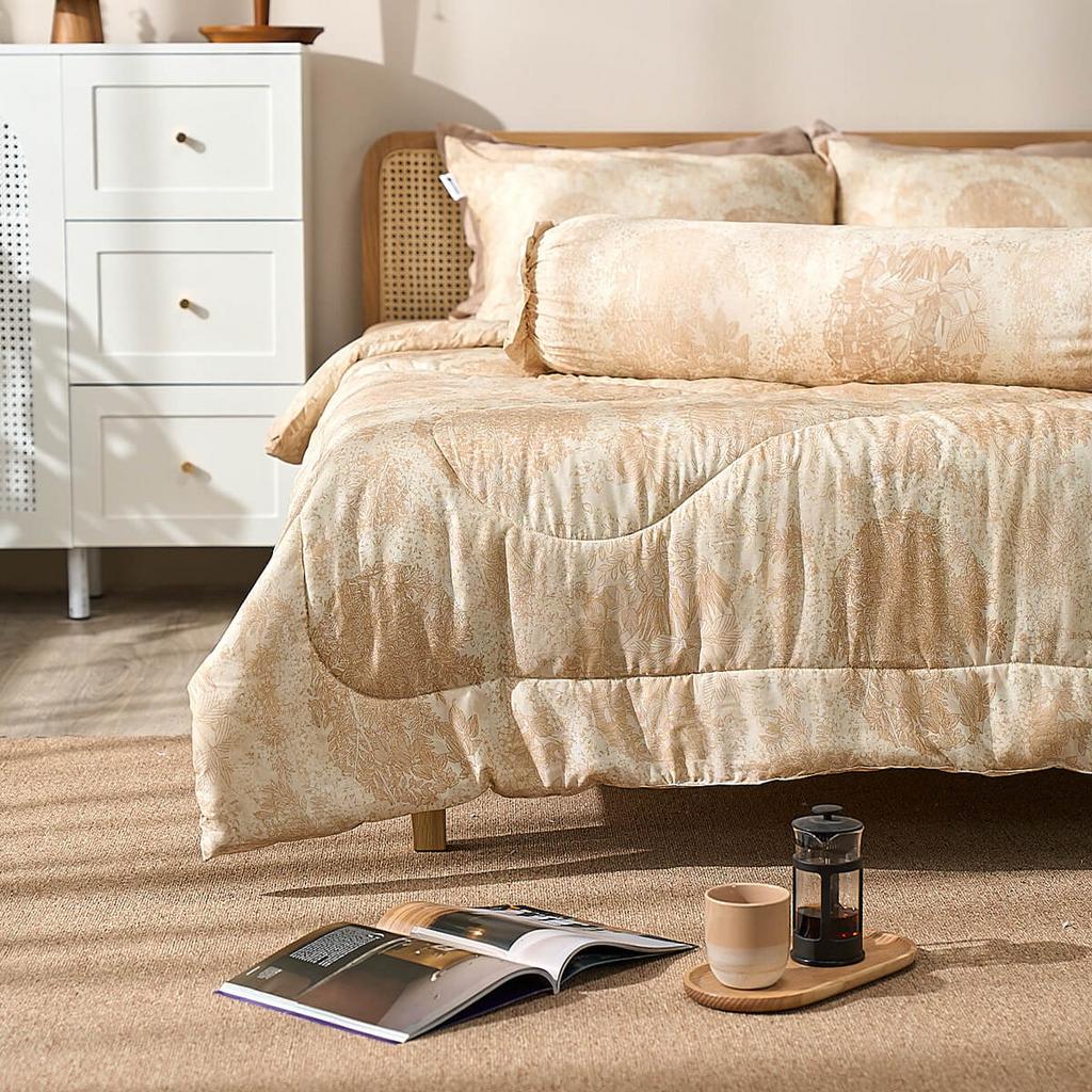 Chăn Amando Aleena trên nền phòng ngủ hiện đại — mát lạnh, mềm mượt và dễ phối.