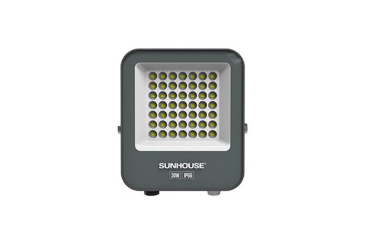 Đèn pha LED Sunhouse 30W lắp ngoài trời - ánh sáng trắng 6.500K, chiếu sáng rộng