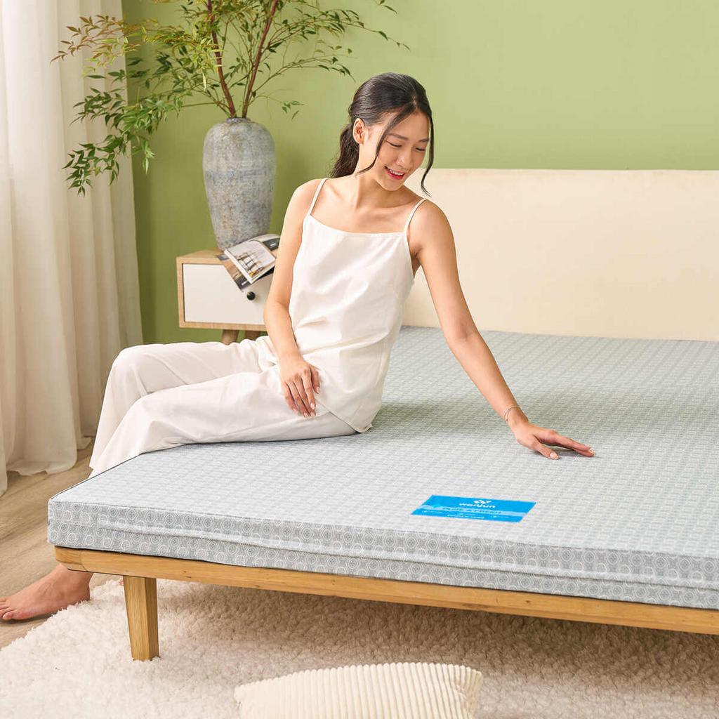 Nệm Wonjun Pure & Fresh: gấp 3 tiện lợi, vỏ cotton thoáng và lõi bông ép nâng đỡ cột sống.