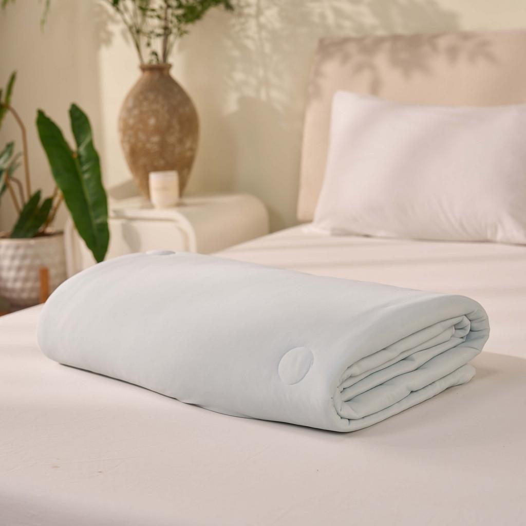 Lõi microfiber mỏng nhẹ: giữ ấm nhưng thoáng khí.